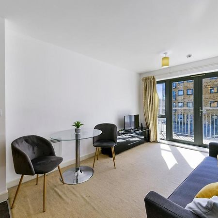 Luxe 1 Bed Flat 5 Mins To Stratford - Free Parking Apartman London Kültér fotó